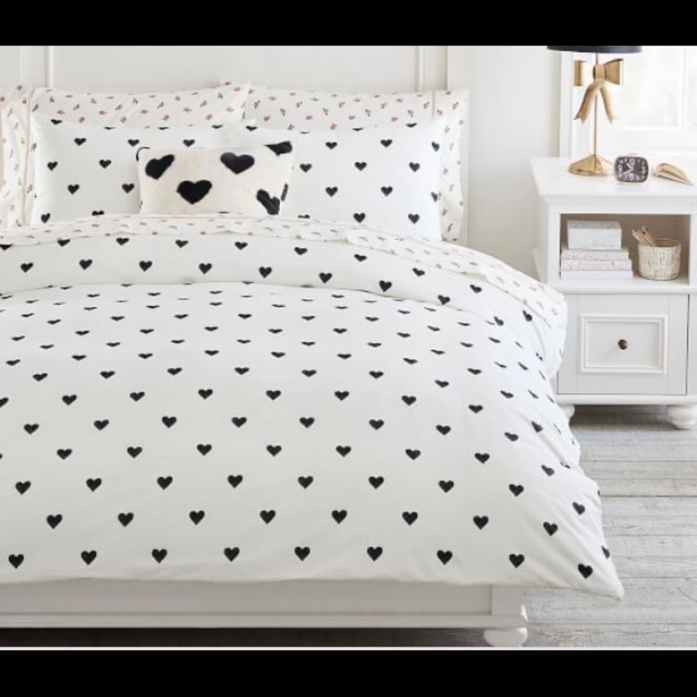 Emily and Merrit Pottery Barn Geen Black Heart Duvet full/queen